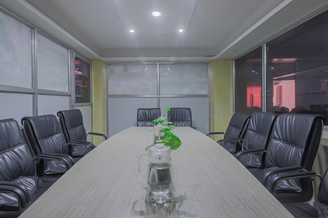 Oyo 789 Hotel Shivam Plaza Katmandou Extérieur photo
